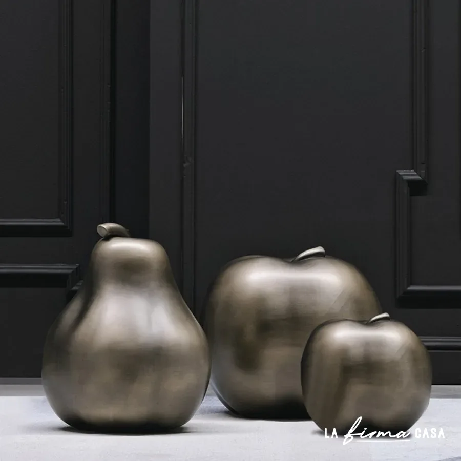 Apple sculpture by Adriani & Rossi in Canada